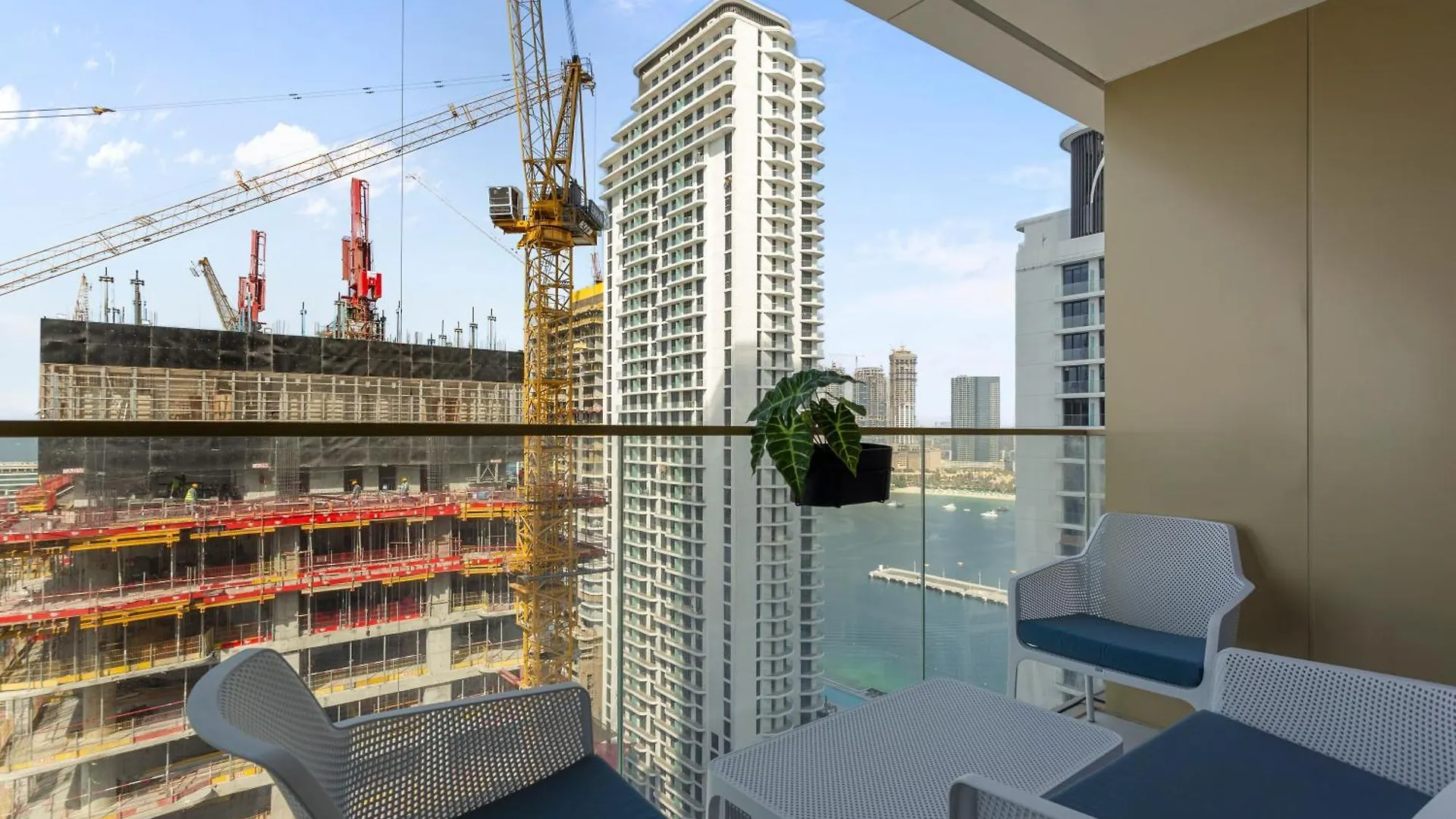 Coastal Elegance 1-Bedroom In Grand Bleu Dubai