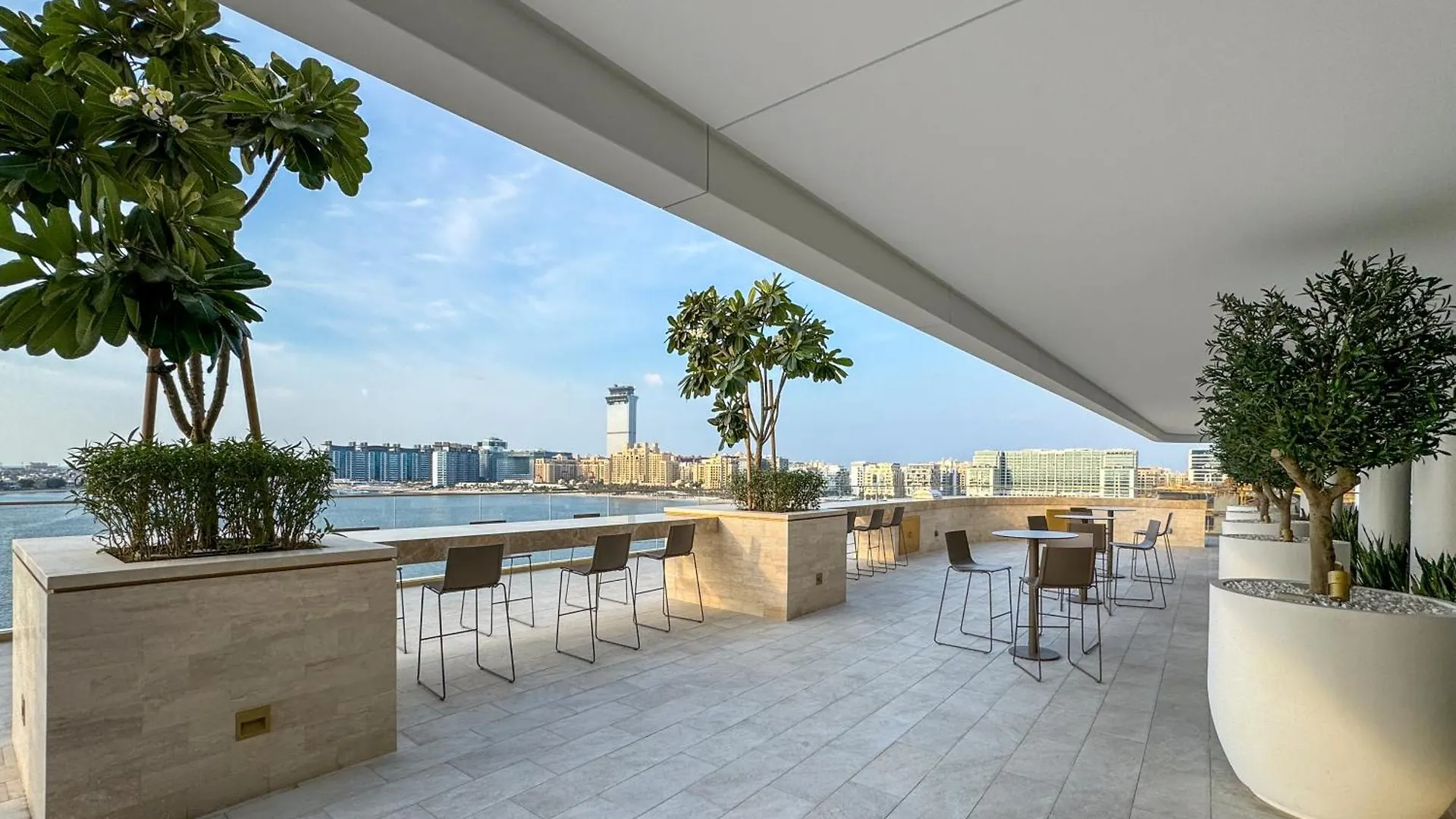 Coastal Elegance 1-Bedroom In Grand Bleu Dubai