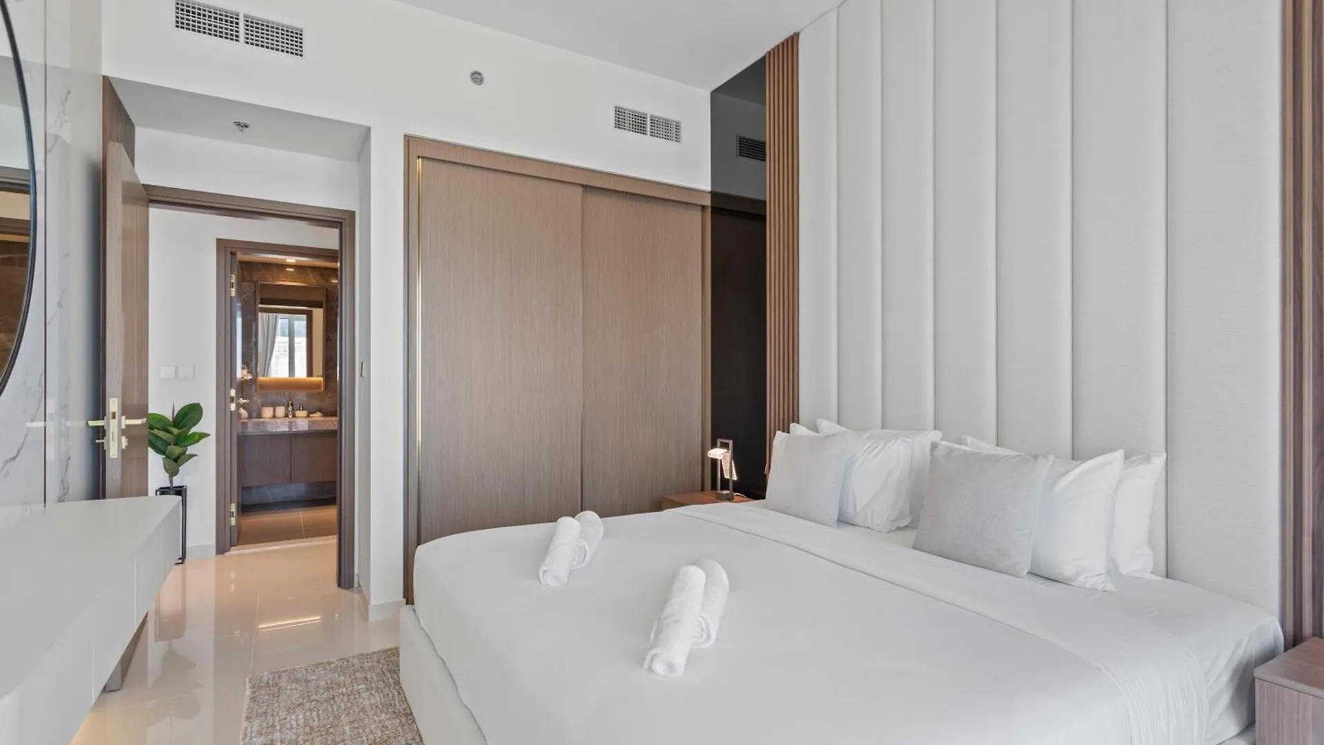 Coastal Elegance 1-Bedroom In Grand Bleu Дубай 0*,