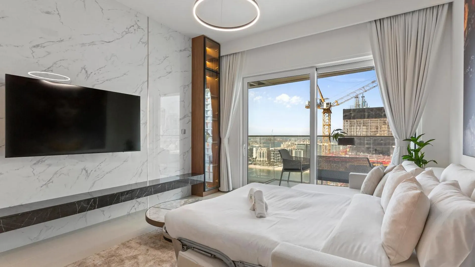 Coastal Elegance 1-Bedroom In Grand Bleu Дубай