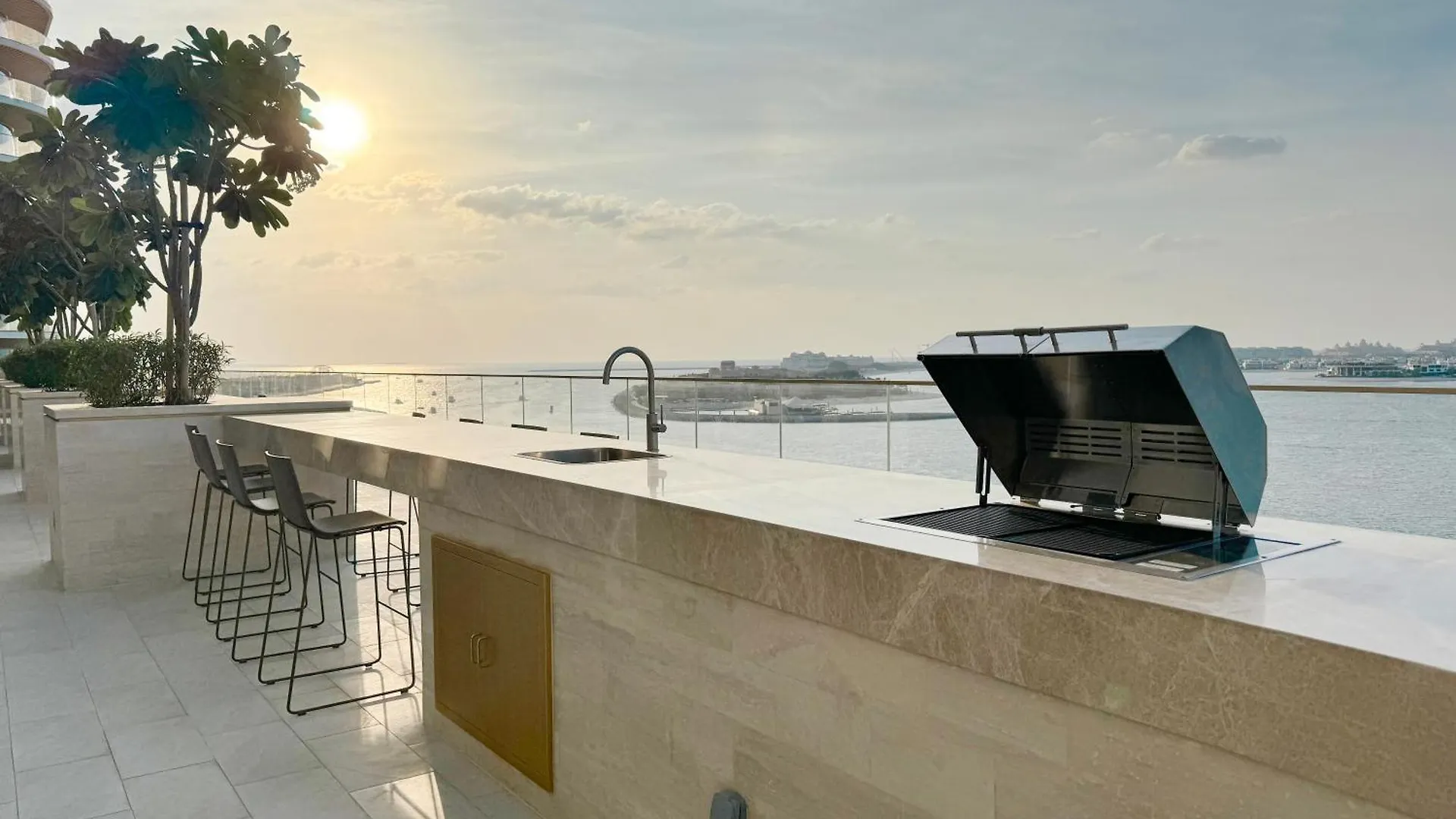 Coastal Elegance 1-Bedroom In Grand Bleu Дубай ОАЭ